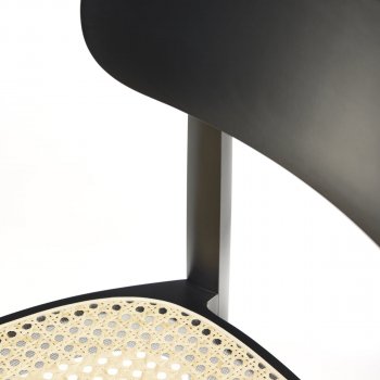 Thonet-118-Stuhl-Rohrgeflecht-mit-Kunststoffstitzgewebe-Buche-schwarz-gebeizt-detail-frei